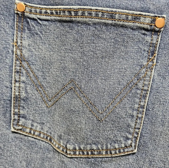 Wrangler Jeans High Rise Bootcut  Blue size 33 x 34 Waist 19" - Picture 6 of 11